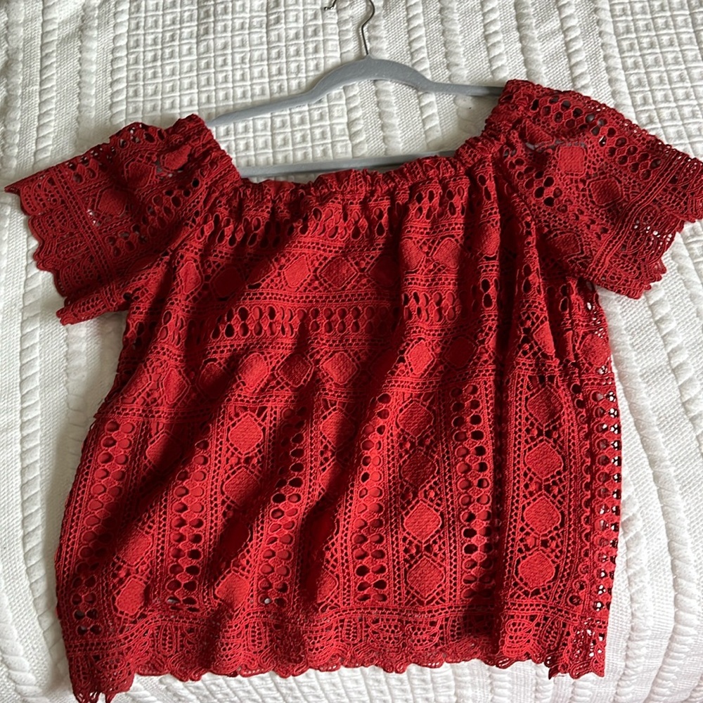 Fun fall too that can also be worn off the shoulder